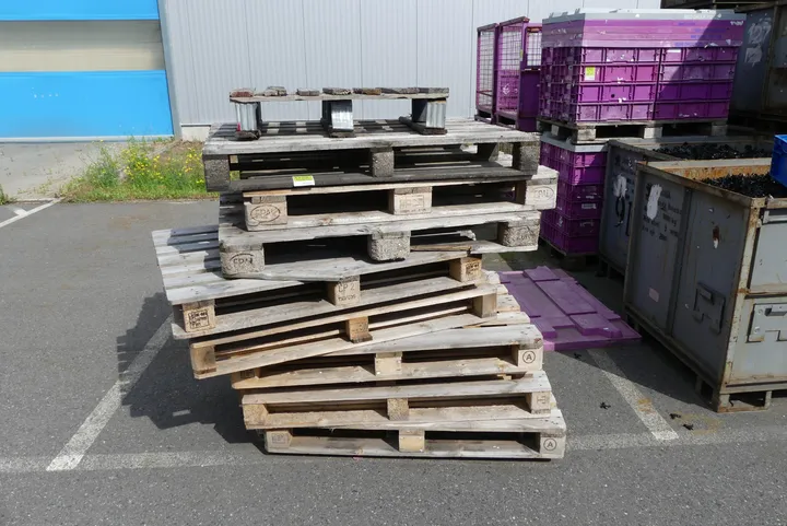 Konvolut Paletten, verschieden, defekt